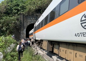 Taiwan train crash leaves 40 dead, 61 injured 