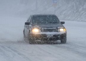 Snowfall in Azerbaijan hinders traffic on roads