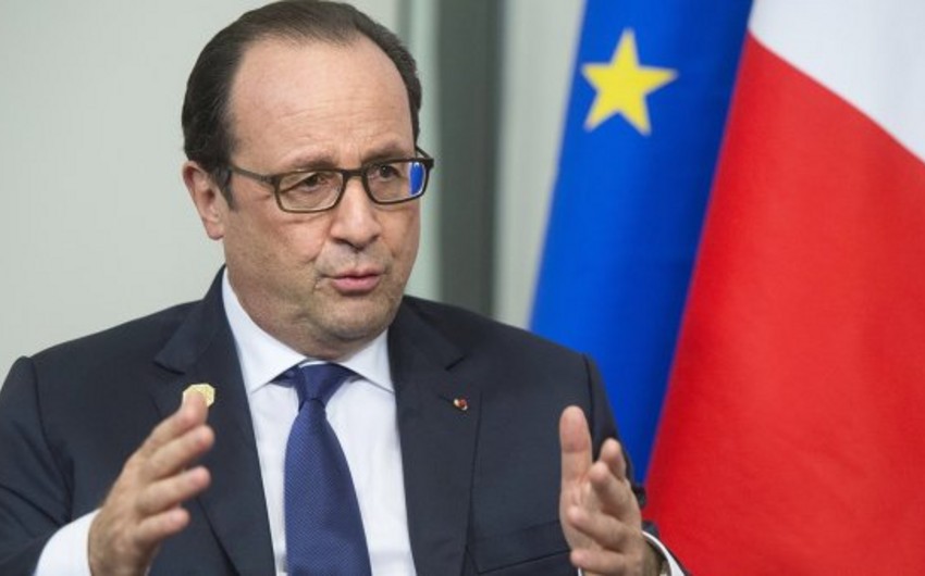 ​Олланд: Франция готова выступить за ослабление санкций против России