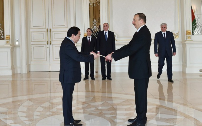 ​Президент Азербайджана принял новоназначенных послов Казахстана и Вьетнама