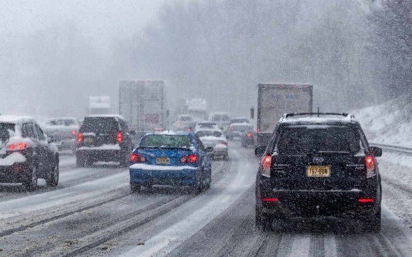 На юге Франции снегопад заблокировал движение по автостраде