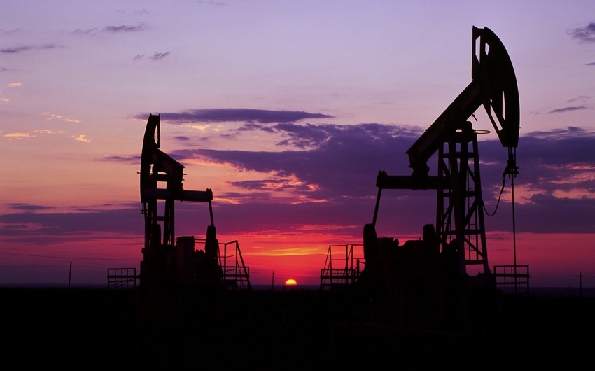 Azerbaijani oil price goes up nearly $2