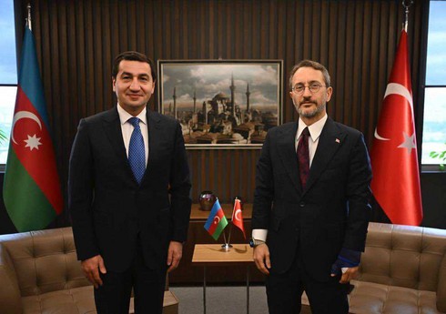 Помощник президента Азербайджана обсудил с представителем АП Турции сотрудничество в сфере медиа