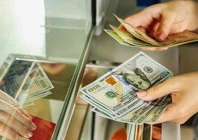 Azerbaijani parliament approves bill on setting upper limit of currency exchange operations in third reading