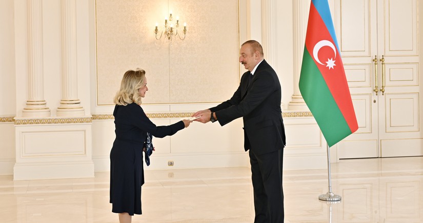 Ilham Aliyev receives credentials of new ambassador of Panama to Azerbaijan