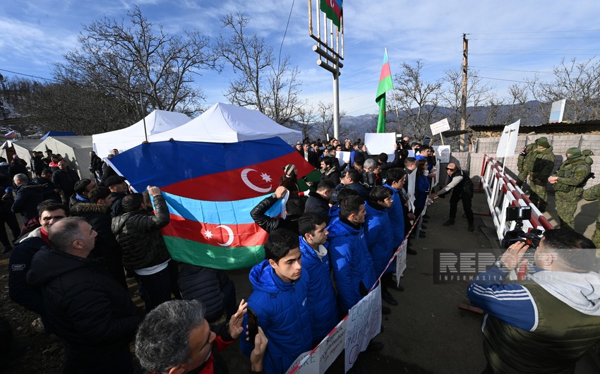 Protesters ready to create conditions for passage of emergency vehicles of peaceful Armenians, post numbers on Internet