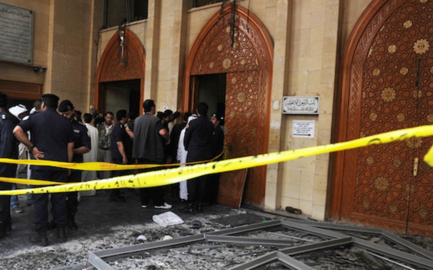 Explosion strikes Afghan mosque