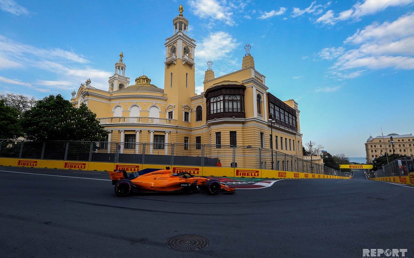Prezident İlham Əliyev Bakıda keçirilən Formula 1 yarışını izləyir