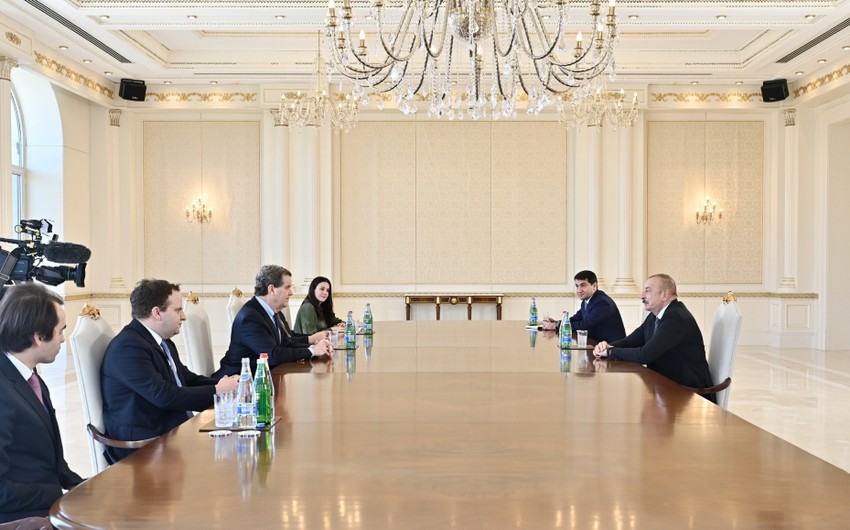 Ilham Aliyev receives delegation led by American Jewish Committee CEO
