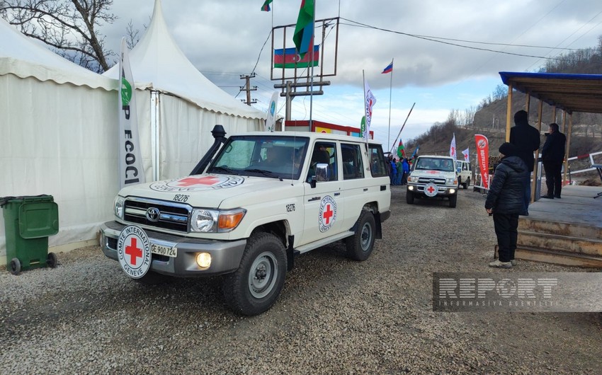 Six ICRC vehicles freely move through Khankandi-Lachin road