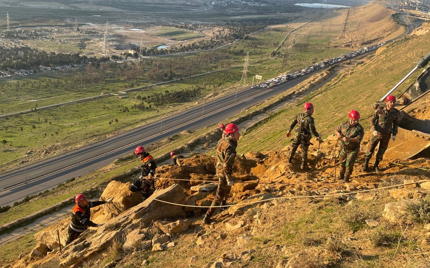 МЧС убрал с территории камни, представлявшие угрозу обвала на дорогу в Бадамдаре