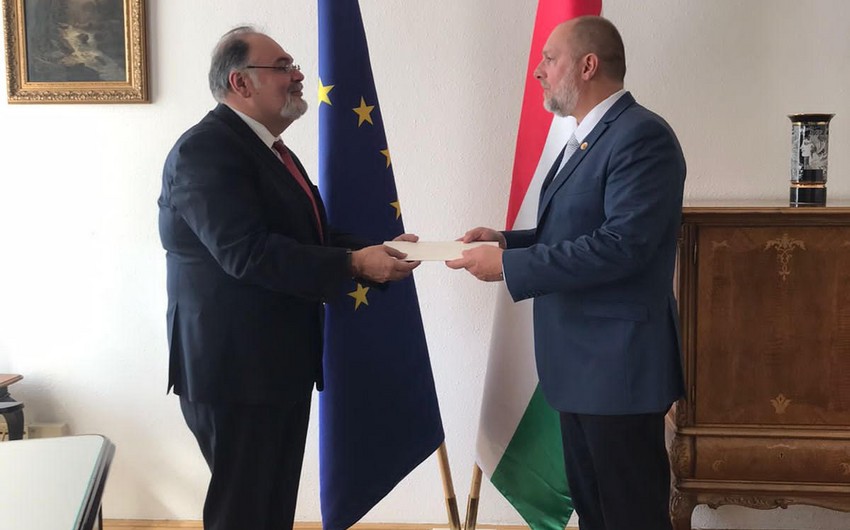 Посол Азербайджана вручил копию верительных грамот в МИД Венгрии