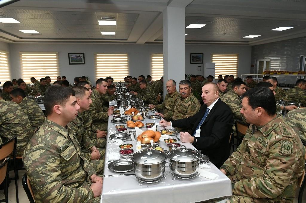 Azərbaycan Prezidenti, Silahlı Qüvvələrin Ali Baş Komandanı İlham Əliyev Beyləqan rayonundakı hərbi hissədə xidmət və məişət şəraiti ilə tanış olur