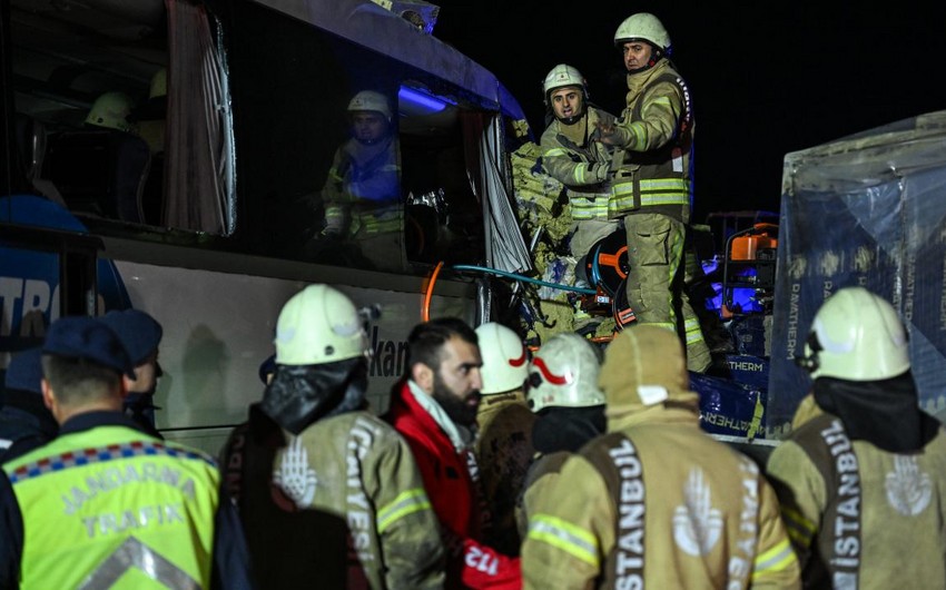 1 Killed, 31 Injured As Bus Collides With Truck In Türkiye | Report.az