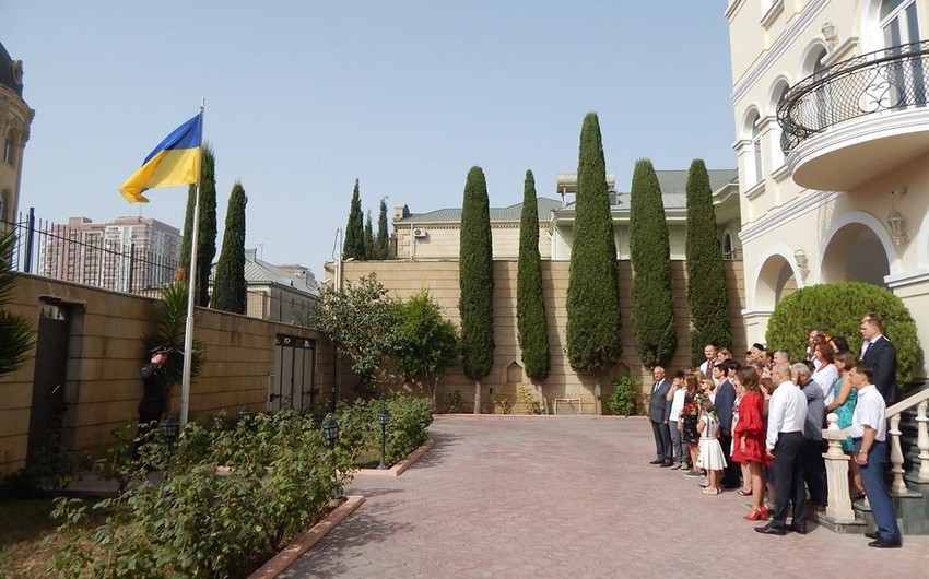 В посольстве Украины в Азербайджане началось голосование