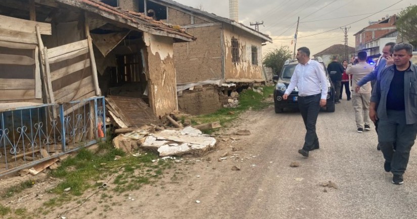 Несколько построек получили серьезные повреждения во время землетрясения в Турции