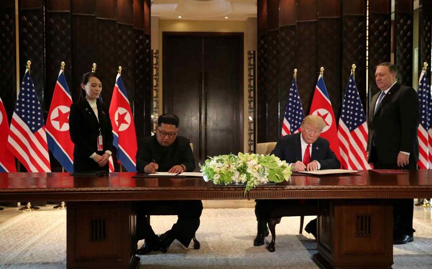 Ким Чен Ын отказался от ручки организаторов для подписания документа по итогам встречи с Трампом