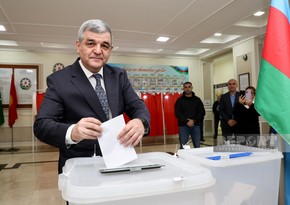 Presidential candidate Fazil Mustafa votes