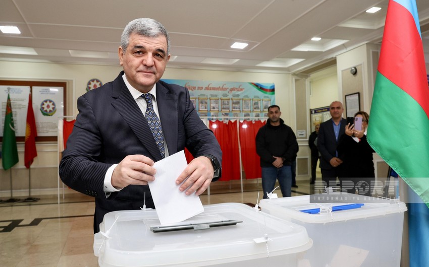 Presidential candidate Fazil Mustafa votes