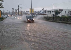 Дороги Стамбула загружены из-за проливных дождей