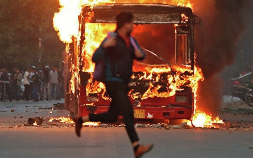 Число погибших в ходе столкновений в Нью-Дели достигло 20