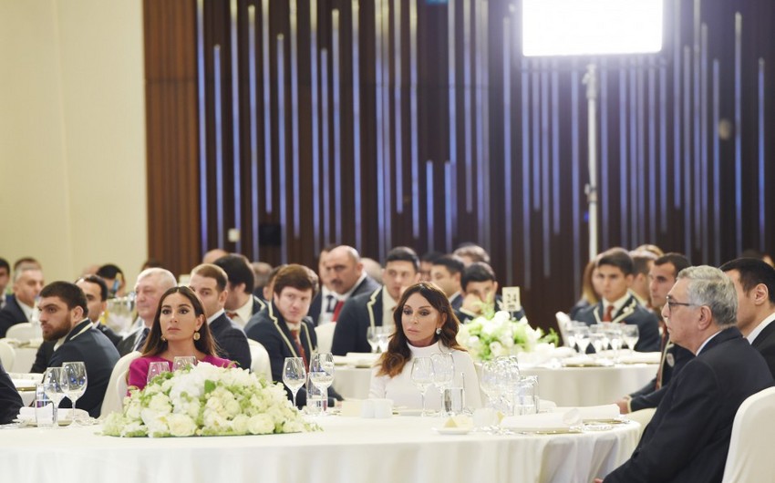 President Ilham Aliyev attends meeting with Azerbaijani athletes who won 4th Islamic Solidarity Games