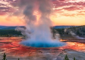 Hydrothermal explosion at Yellowstone sends up geyser of rock and steam