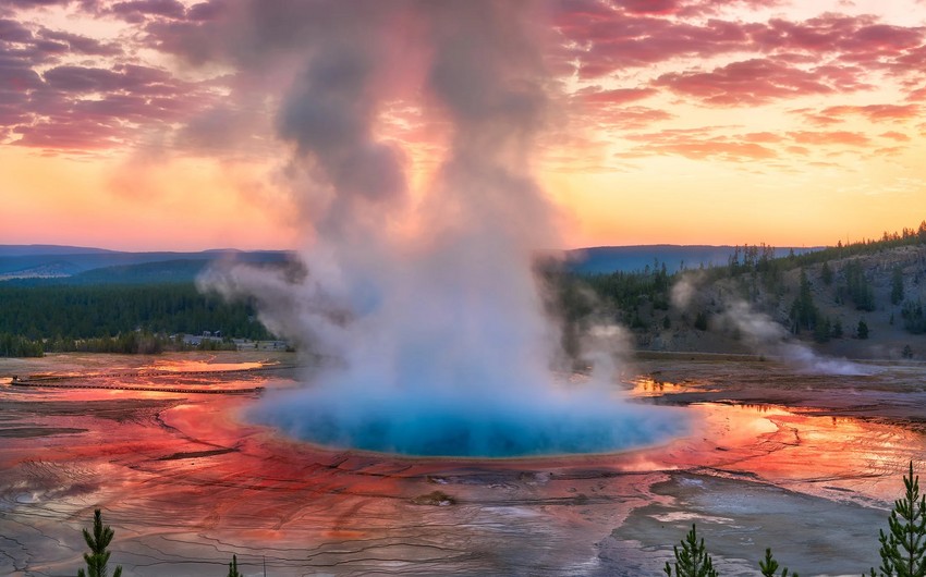 Hydrothermal explosion at Yellowstone sends up geyser of rock and steam