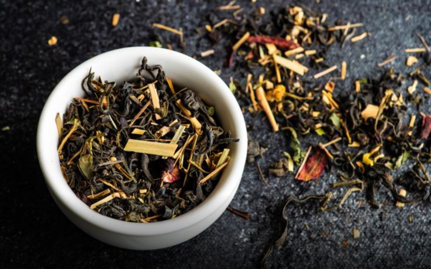 Ученые выяснили, что чай может убивать COVID-19 в слюне