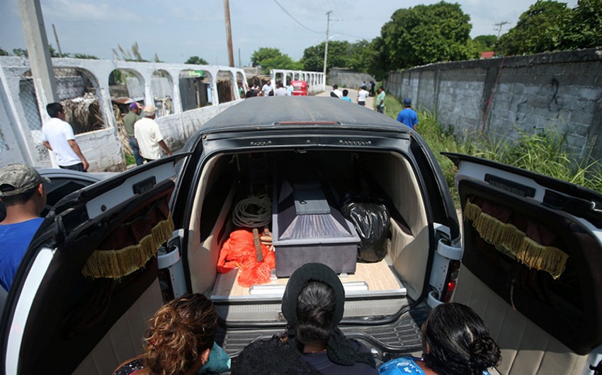 Два человека погибли в Мексике из-за урагана Катя