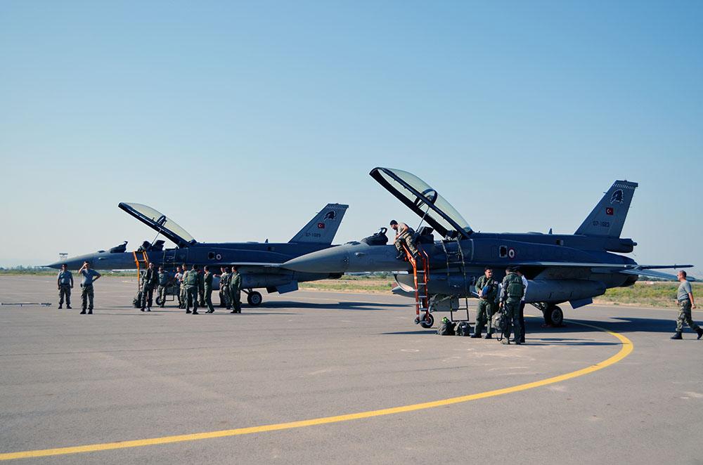 F-16 fighters of Turkish Air Force arrive in Azerbaijan ...