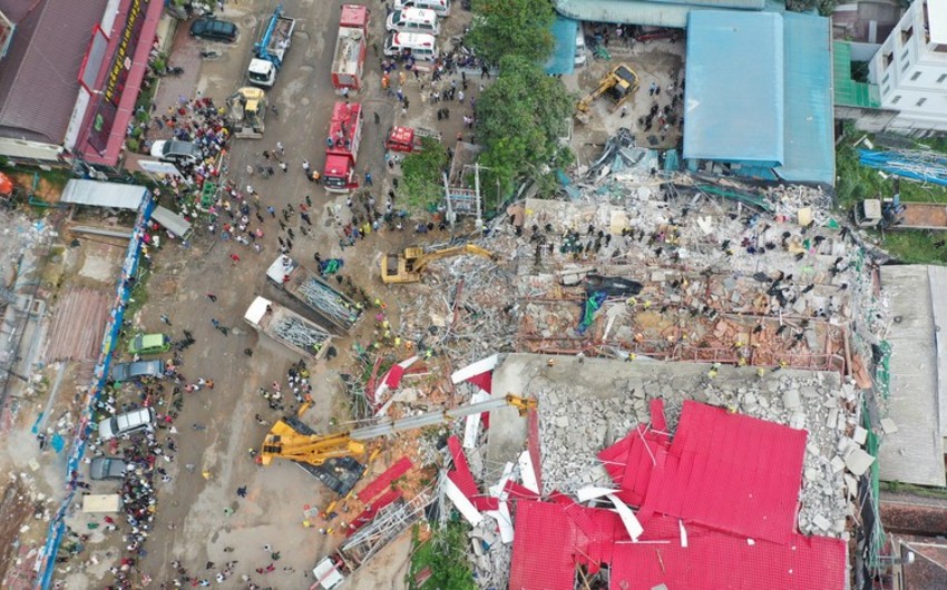 Kambocada binanın uçması nəticəsində 13 nəfər ölüb