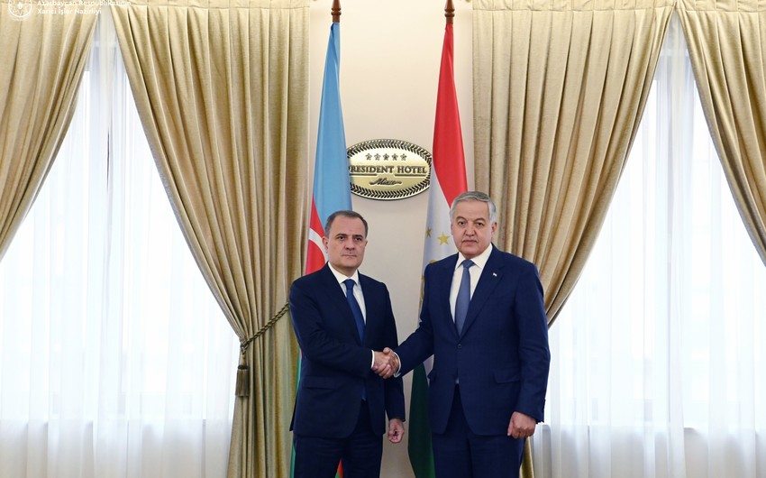Azerbaijan, Tajikistan FMs meet in Minsk