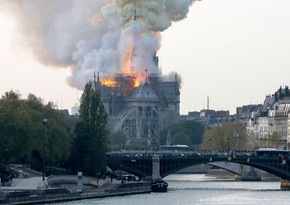 При пожаре в парижском соборе Нотр-Дам-де-Пари пострадали три человека