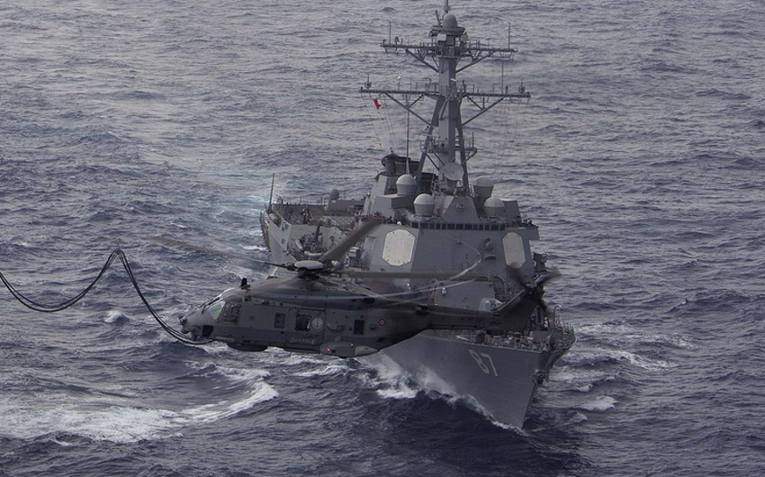 СМИ: Эсминец ВМС США вновь попал под обстрел близ Йемена