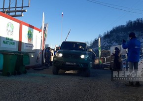 Vehicle belonging to Russian peacekeepers passes freely on Khankandi-Lachin road