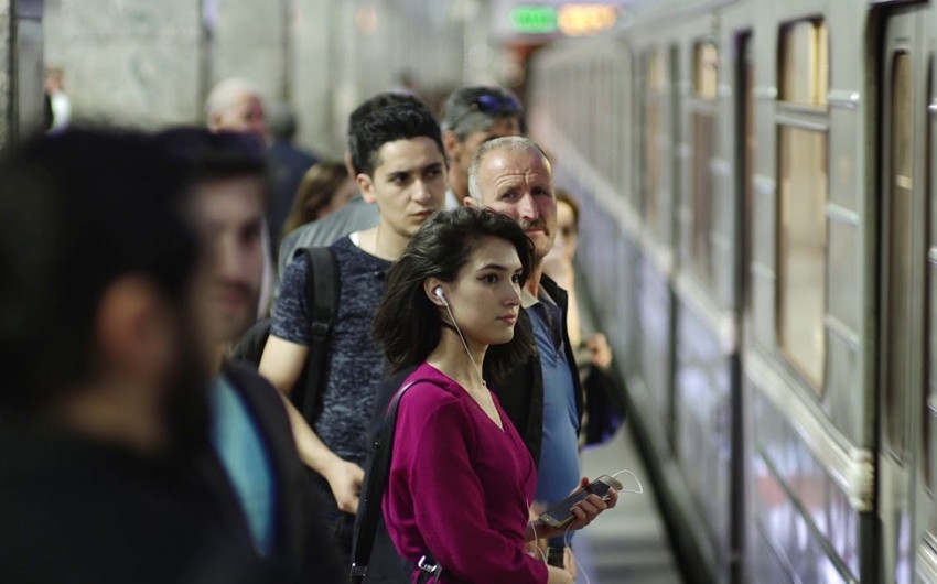Bakı metrosunda qatarların hərəkəti ləngiyib