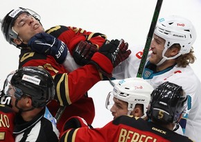 Хоккейный матч в России начался с массовой драки
