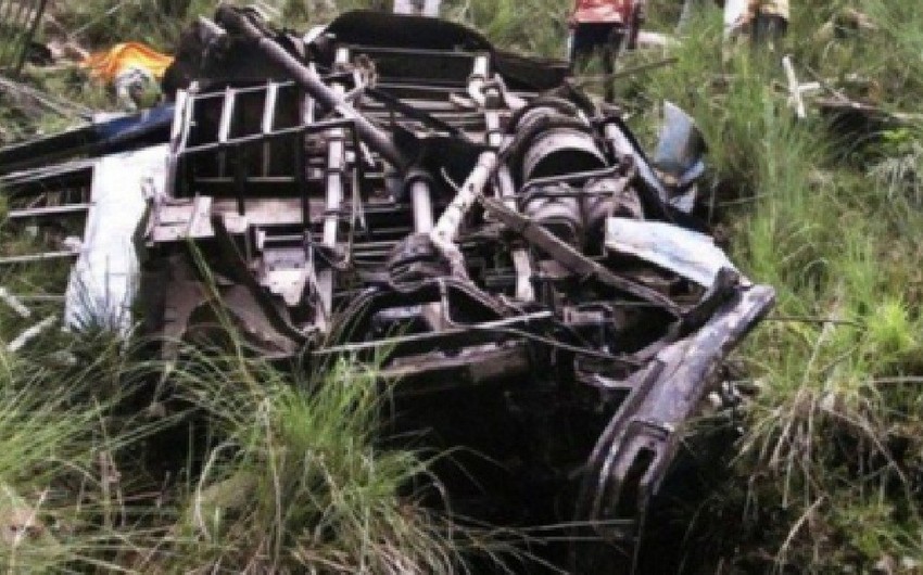 В Мьянме 16 человек погибли при падении автобуса в ущелье
