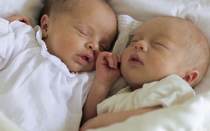 В этом году в Азербайджане родились 1208 близнецов и 27 тройняшек