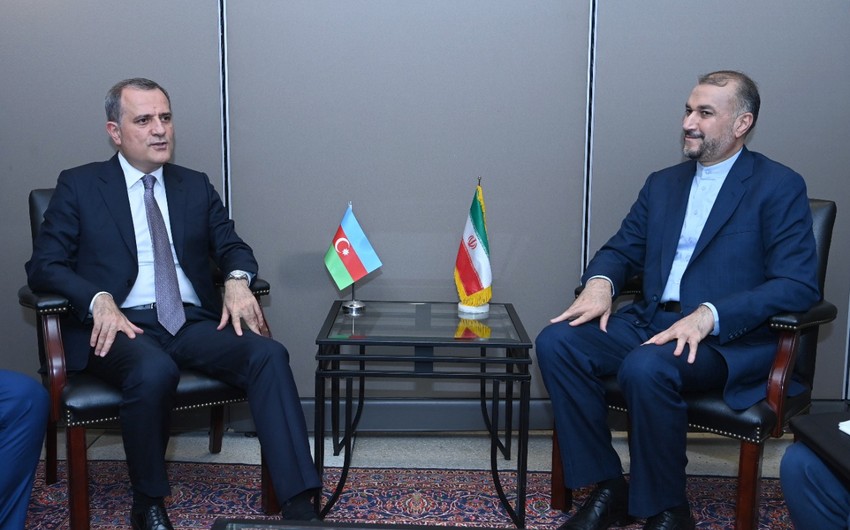 Azerbaijani Foreign Minister meets with his Iranian counterpart