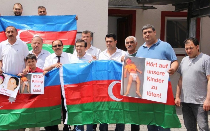 Azərbaycanlılar Münhendə etiraz aksiyası keçirib