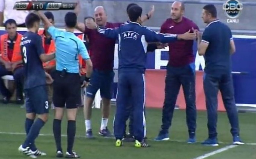В игре Премьер-лиги Азербайджана арбитр был выведен с поля