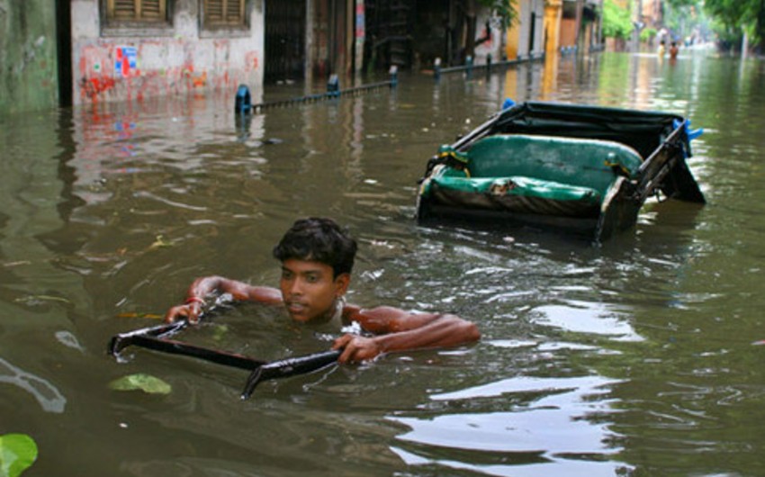 На северо-востоке Индии 65 тысяч человек покинули дома из-за наводнений