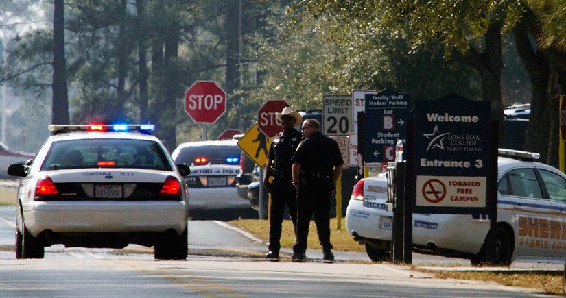 Bus hijacked, passengers taken hostage in Los Angeles