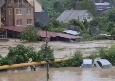 Жителей Сочи призвали приготовиться к эвакуации из-за угрозы наводнения