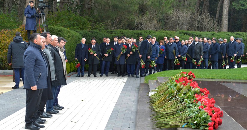 İqtisadiyyat Nazirliyinin kollektivi Heydər Əliyevin xatirəsini yad edib