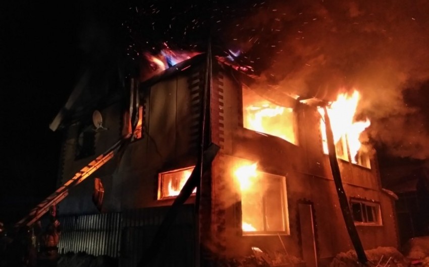 В Билясуваре сгорел дом