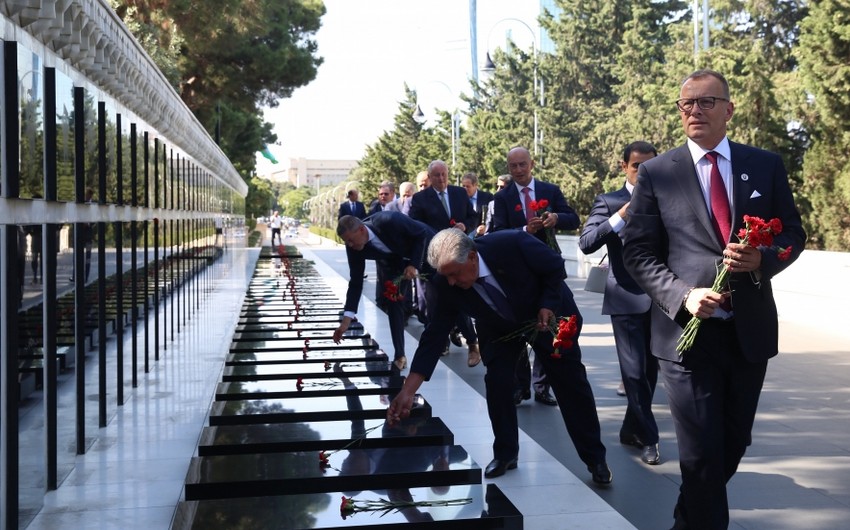 Speaker of Slovak National Council visits Alley of Martyrs