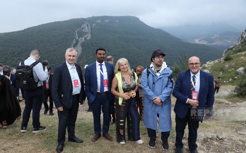 II Qlobal Media Forumunda iştirak edən xarici qonaqlar üçün Şuşada gəzinti təşkil edilib